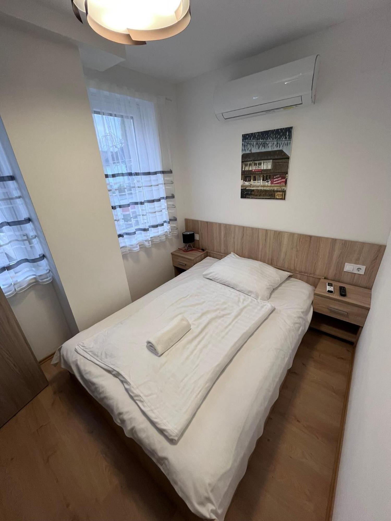 Majus 1 Vendeghaz - Torony Hotel Luaran gambar