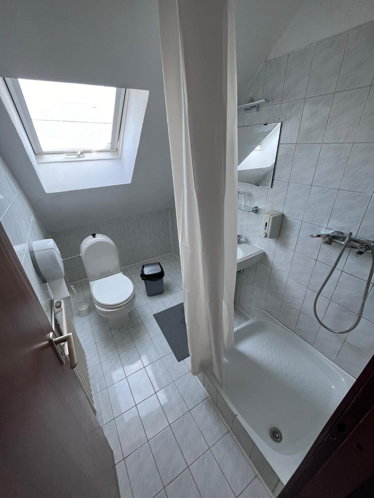 Majus 1 Vendeghaz - Torony Hotel Luaran gambar