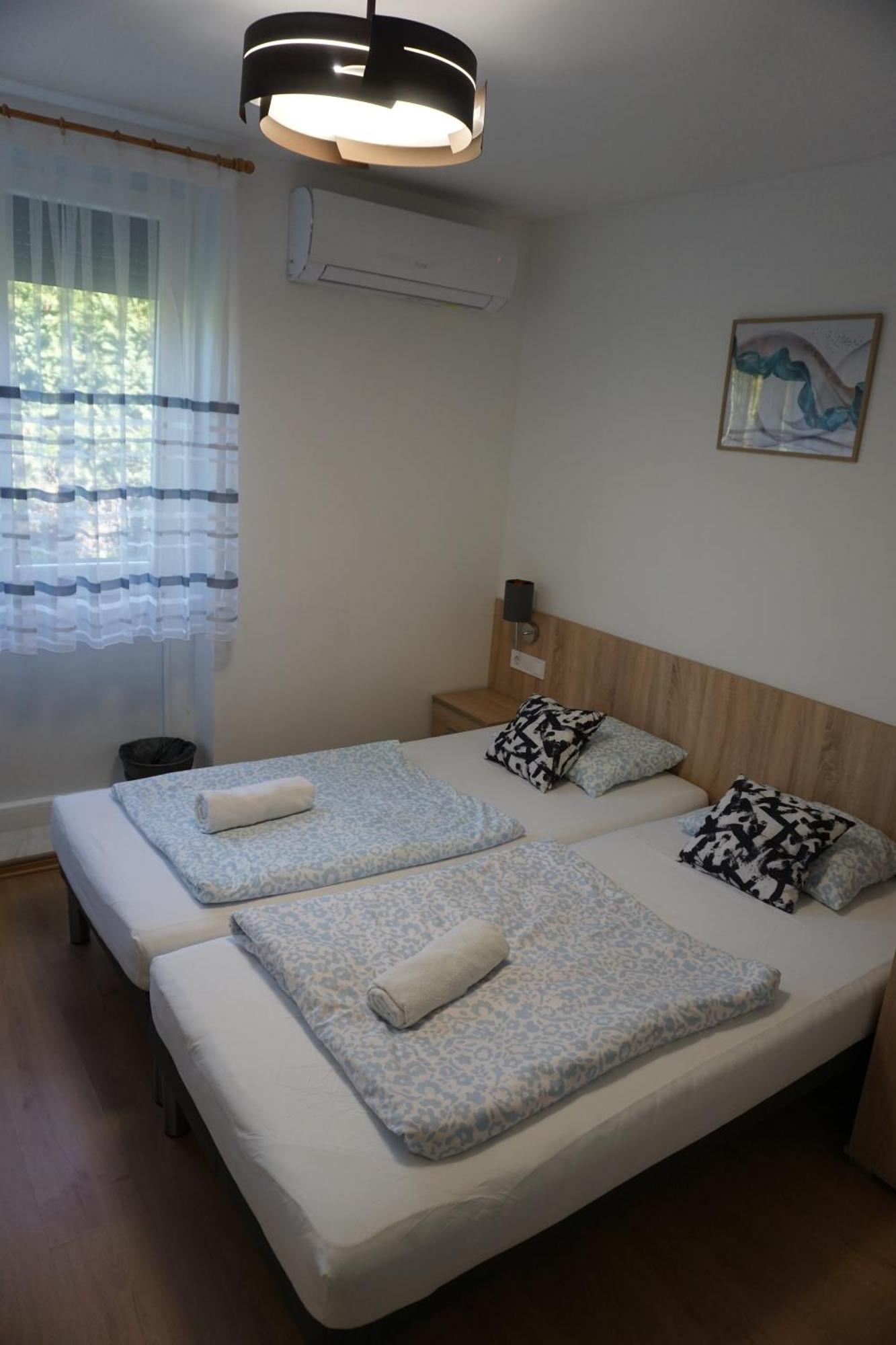 Majus 1 Vendeghaz - Torony Hotel Luaran gambar