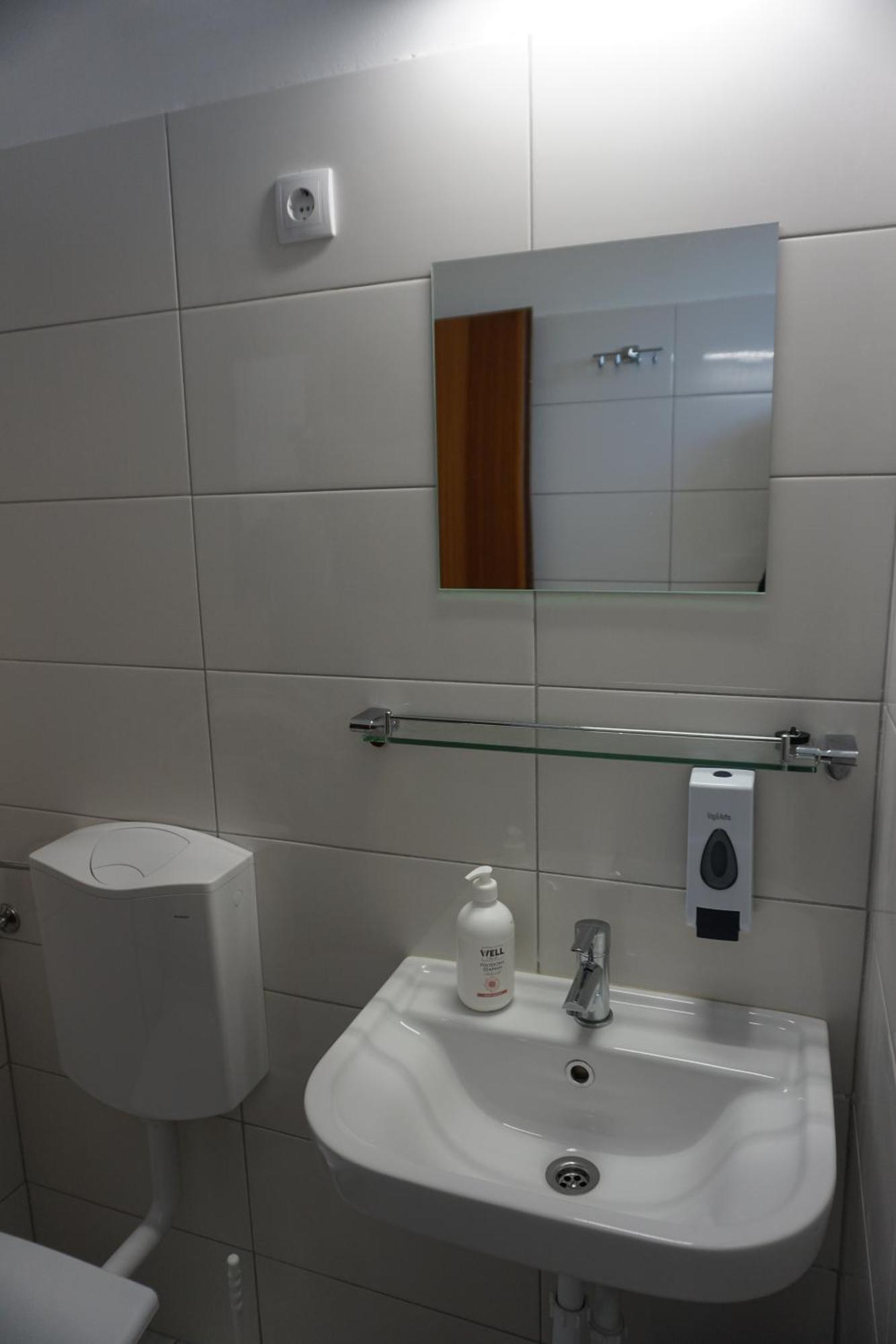 Majus 1 Vendeghaz - Torony Hotel Luaran gambar